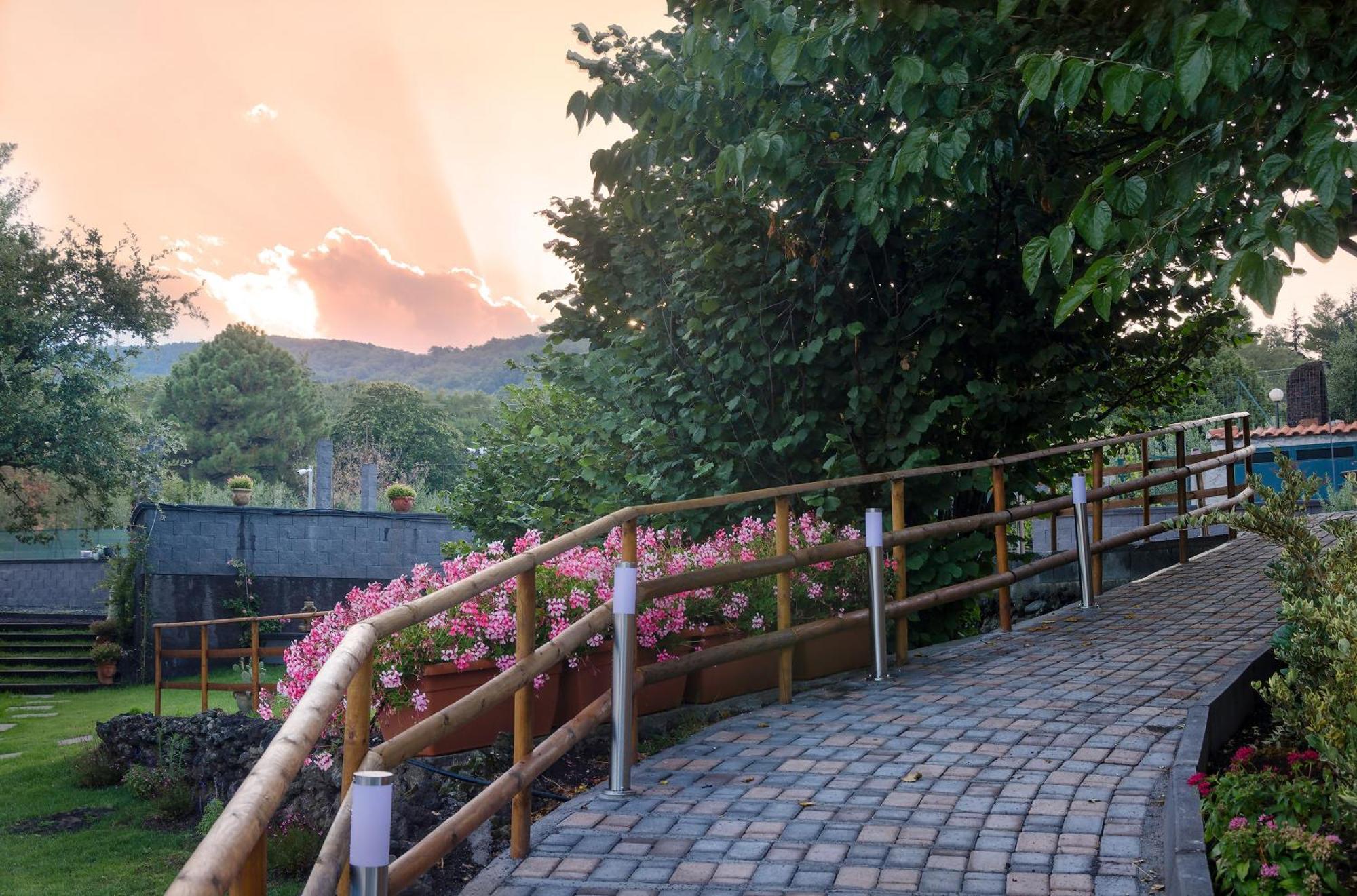 Villa Del Gelso Chalet Nel Parco Delletna Mascali Dış mekan fotoğraf